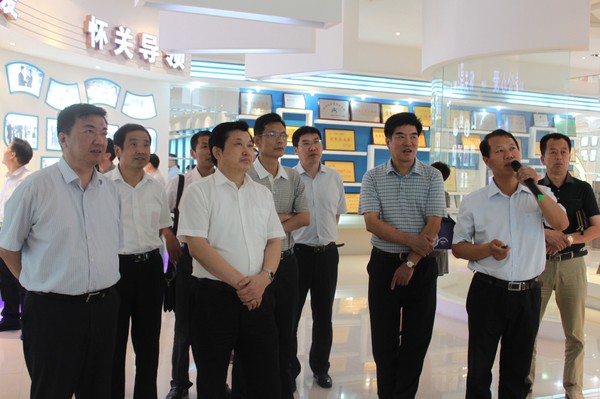 7月11日,副市长张怀献带队到安徽淮北凤凰山食品经济开发区考察调研.