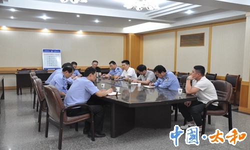 市公安局党委副书记,副局长王明华带领市局进驻太和县
