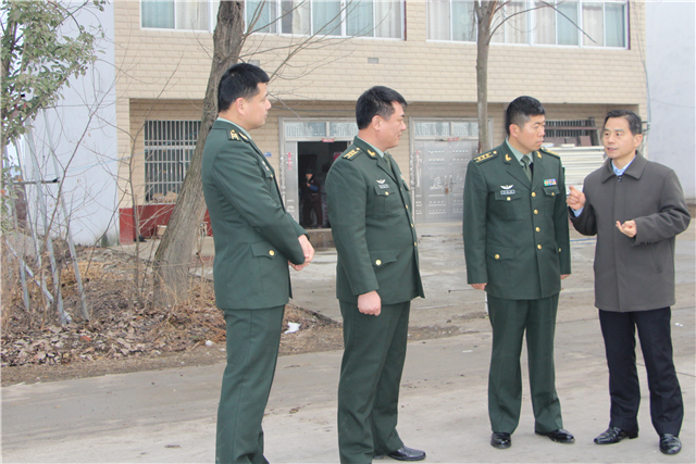 东部战区31609部队领导到颍上县夏桥镇参观考察扶贫产业