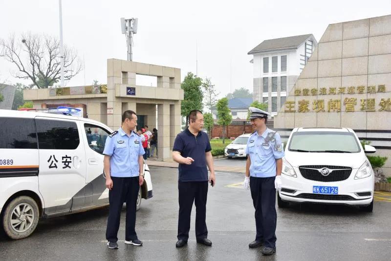 【共抗风雨】阜南县公安局党委:警徽在抗洪抢险中闪耀!