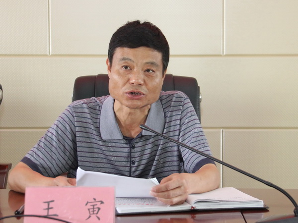县农委主任王寅介绍了小麦良种补贴工作政策要求,并就做好今年的小麦
