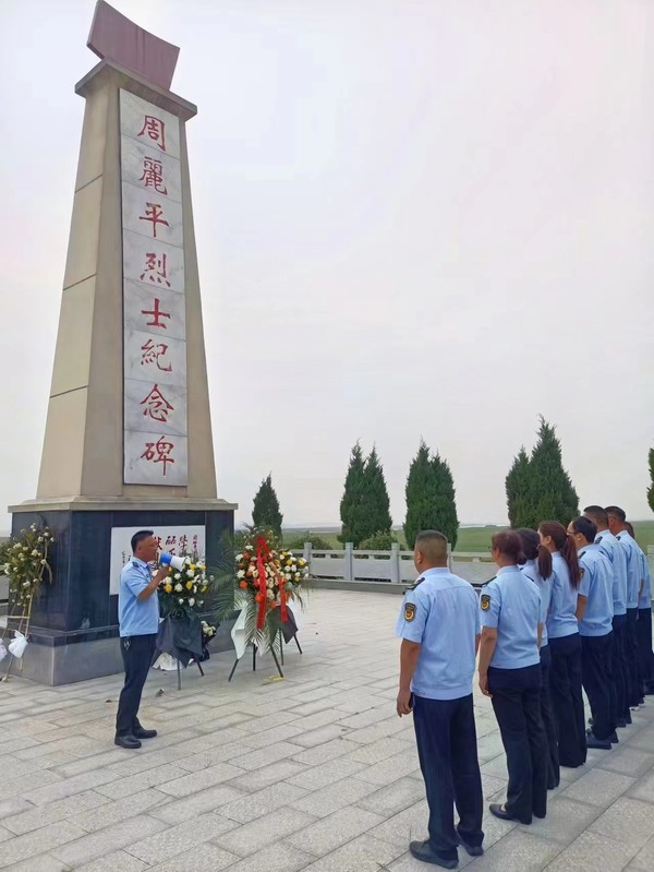 颍上县防汛抗旱机动抢险队开展瞻仰烈士纪念碑主题党日活动