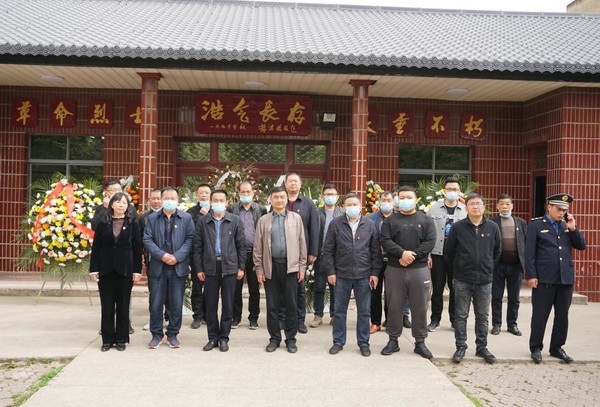 颍上县住建局组织党员瞻仰颍上县烈士祠