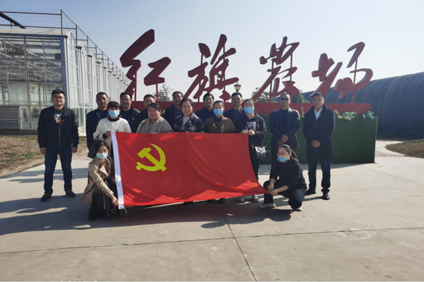 颍东区医保局组织党员到红旗扶贫农场开展参观实践活动 